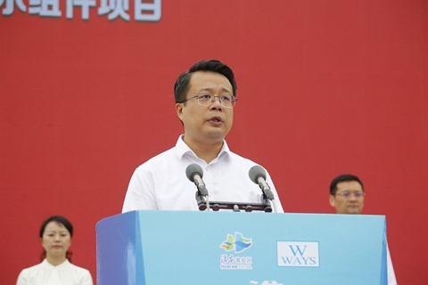 淮安J9九游会轻量化车载新型显示组件项目开工建设4.JPG